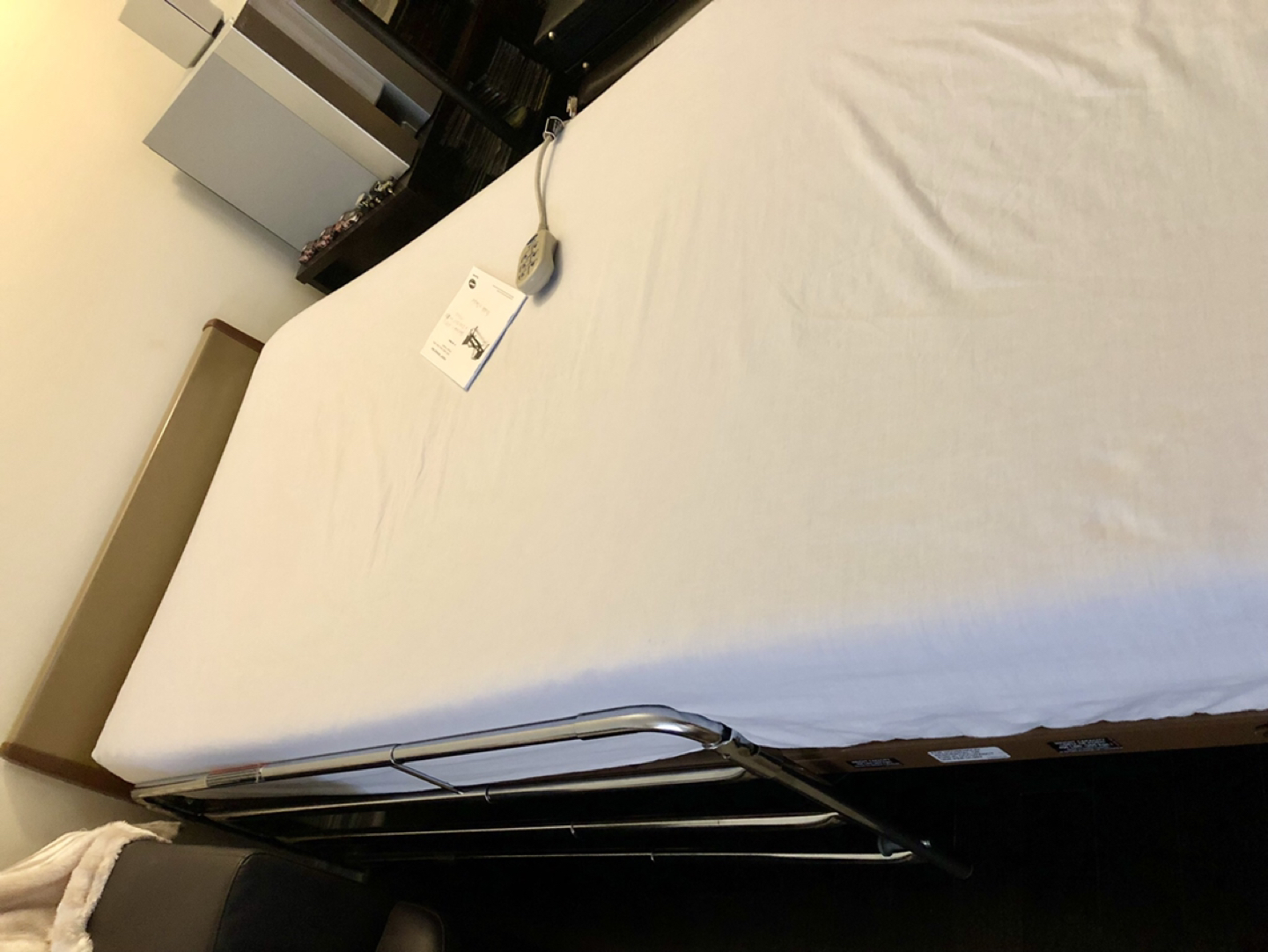 Electric reclining bed