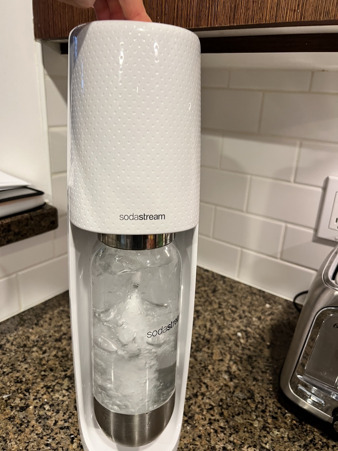 SodaStream FIZZI Sparkling Water Maker in White & 1L bottle - photo 5