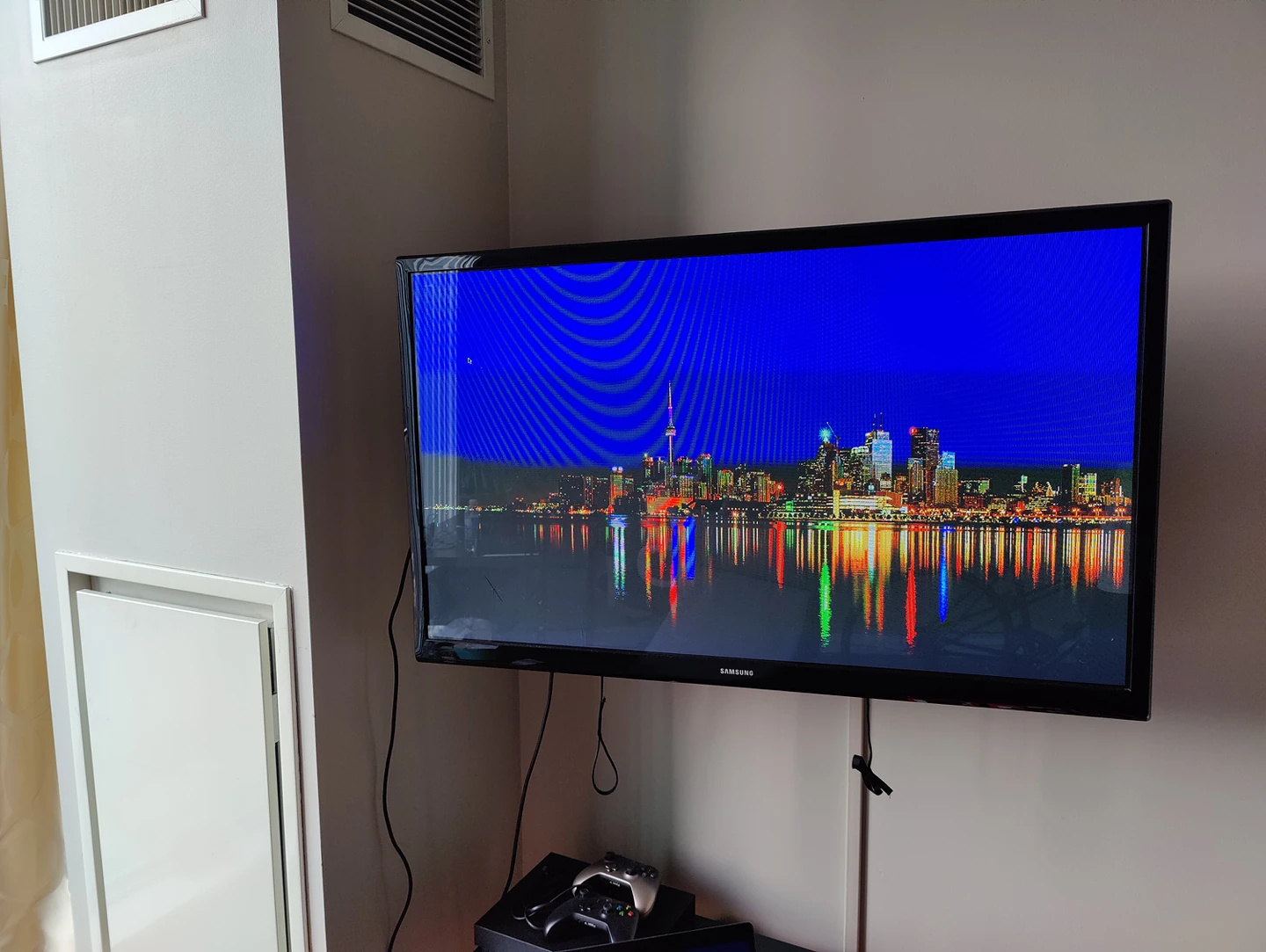 43'' Samsung Plasma TV thumbnail