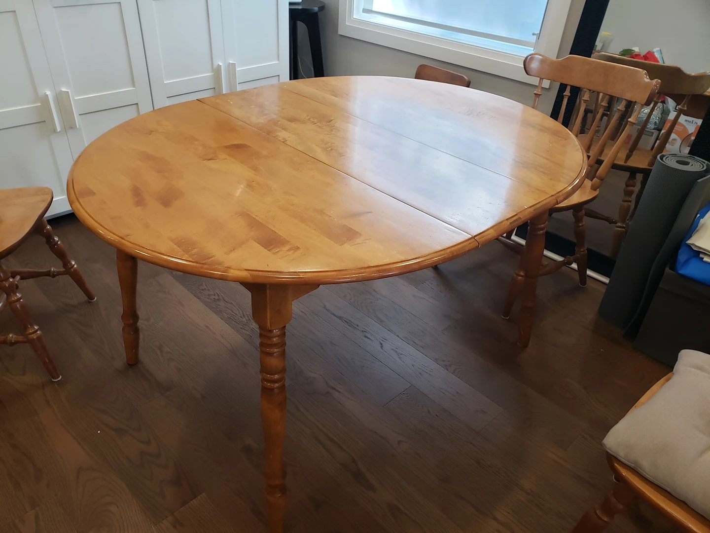 Solid wood extendable oval dining table and 4 chair set - photo 5