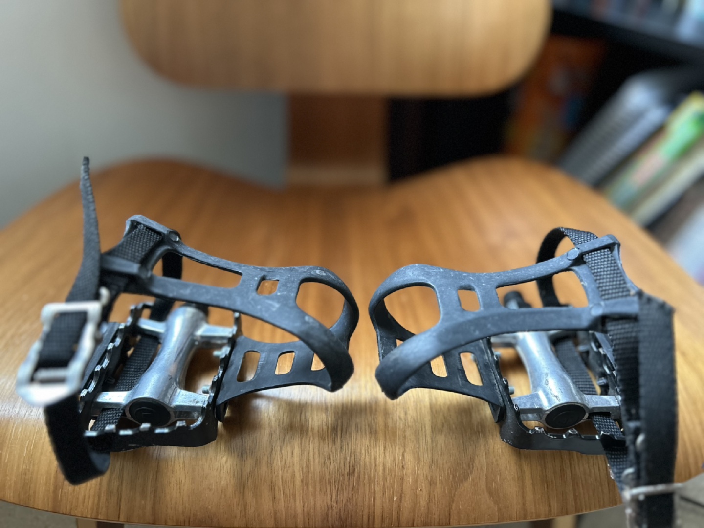 Pedals with adjustable toe clips for bike - photo 2
