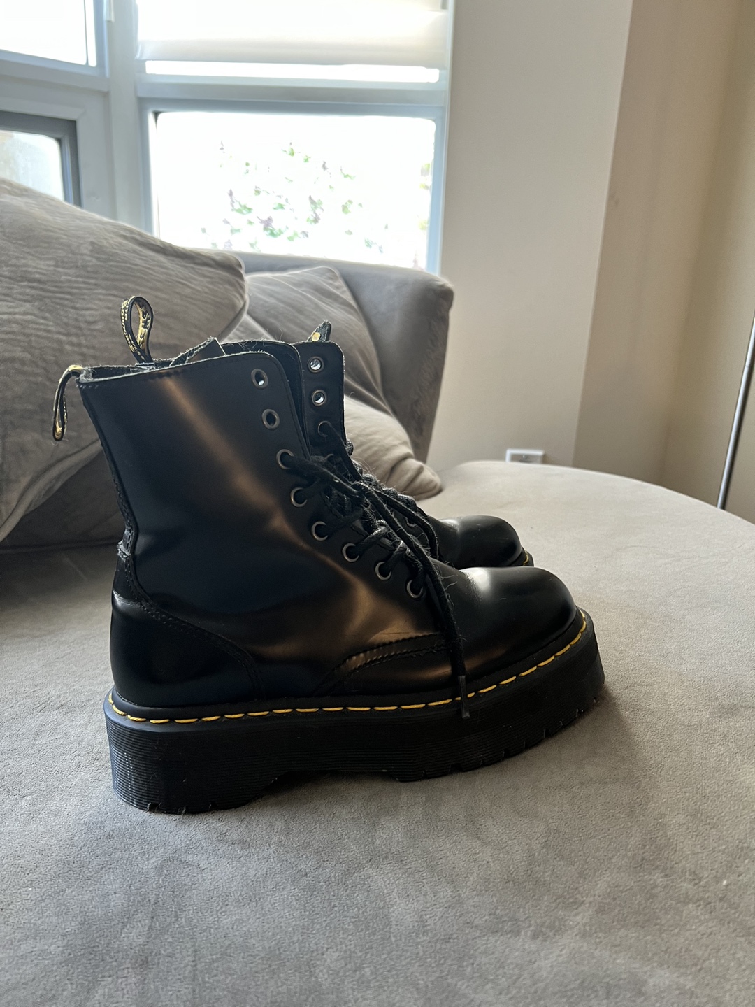 Dr. Martens Jadon - Men 6/Women 7