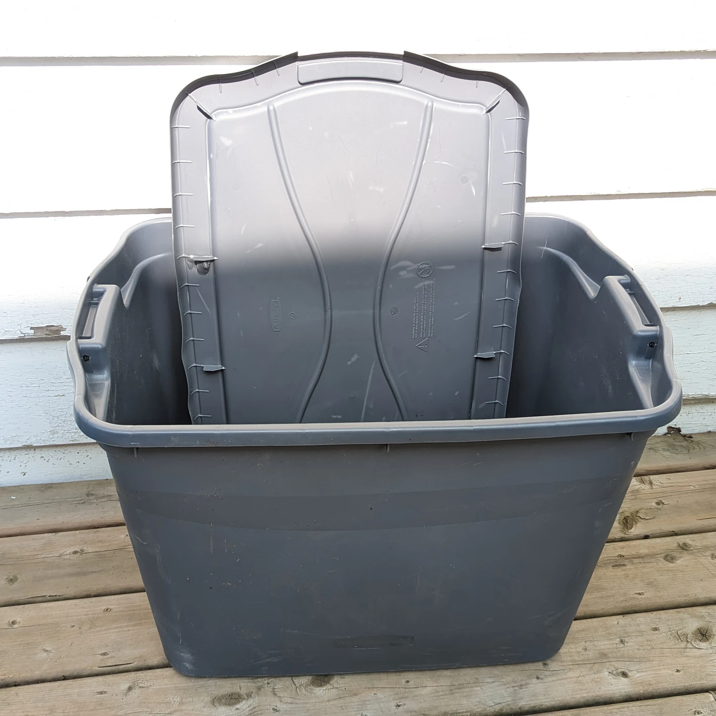 Assorted Rubbermaid Roughneck Storage Containers