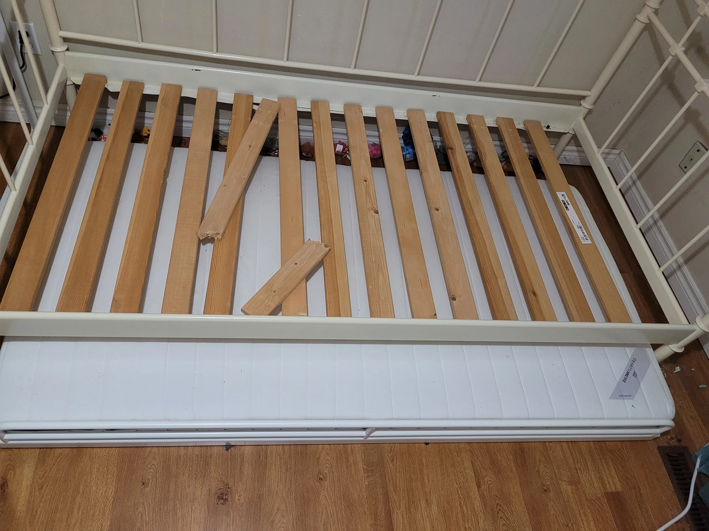 daybed and roller bed and mattress - photo 2