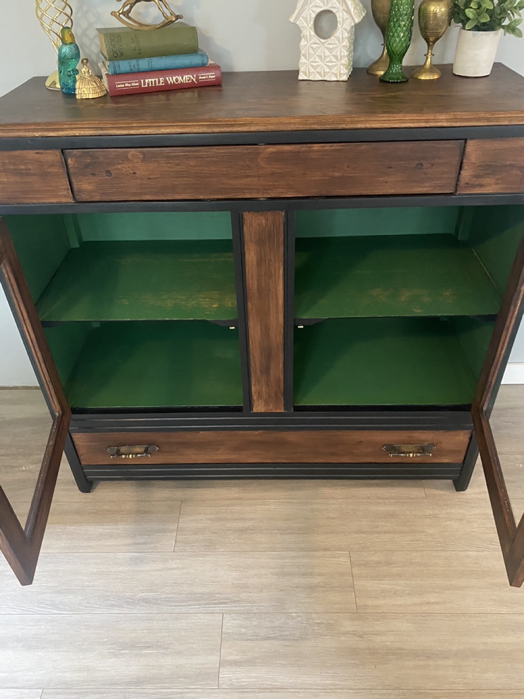 Absolutely gorgeous vintage wood sideboard - photo 5