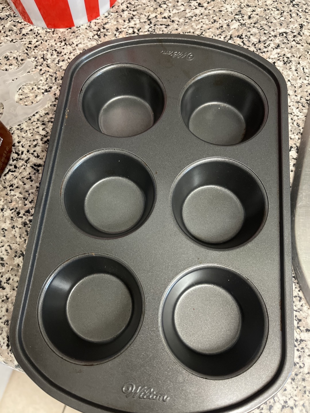 wilton 6-cup muffin pan (🌱 kitchen) thumbnail