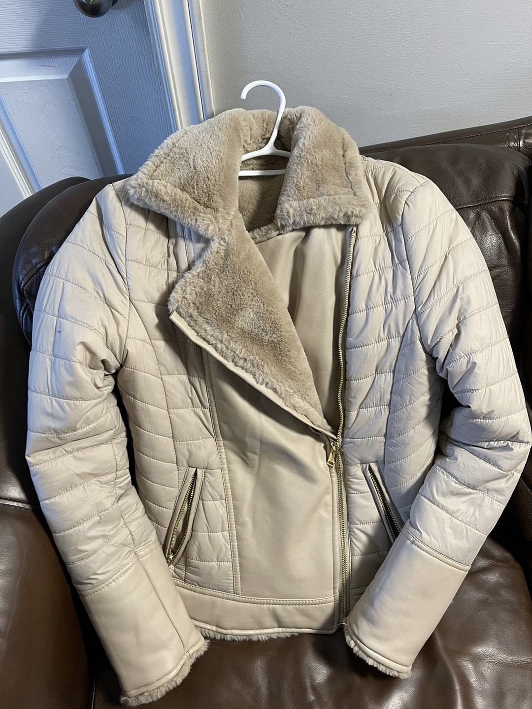Brand new. (Xs-S)