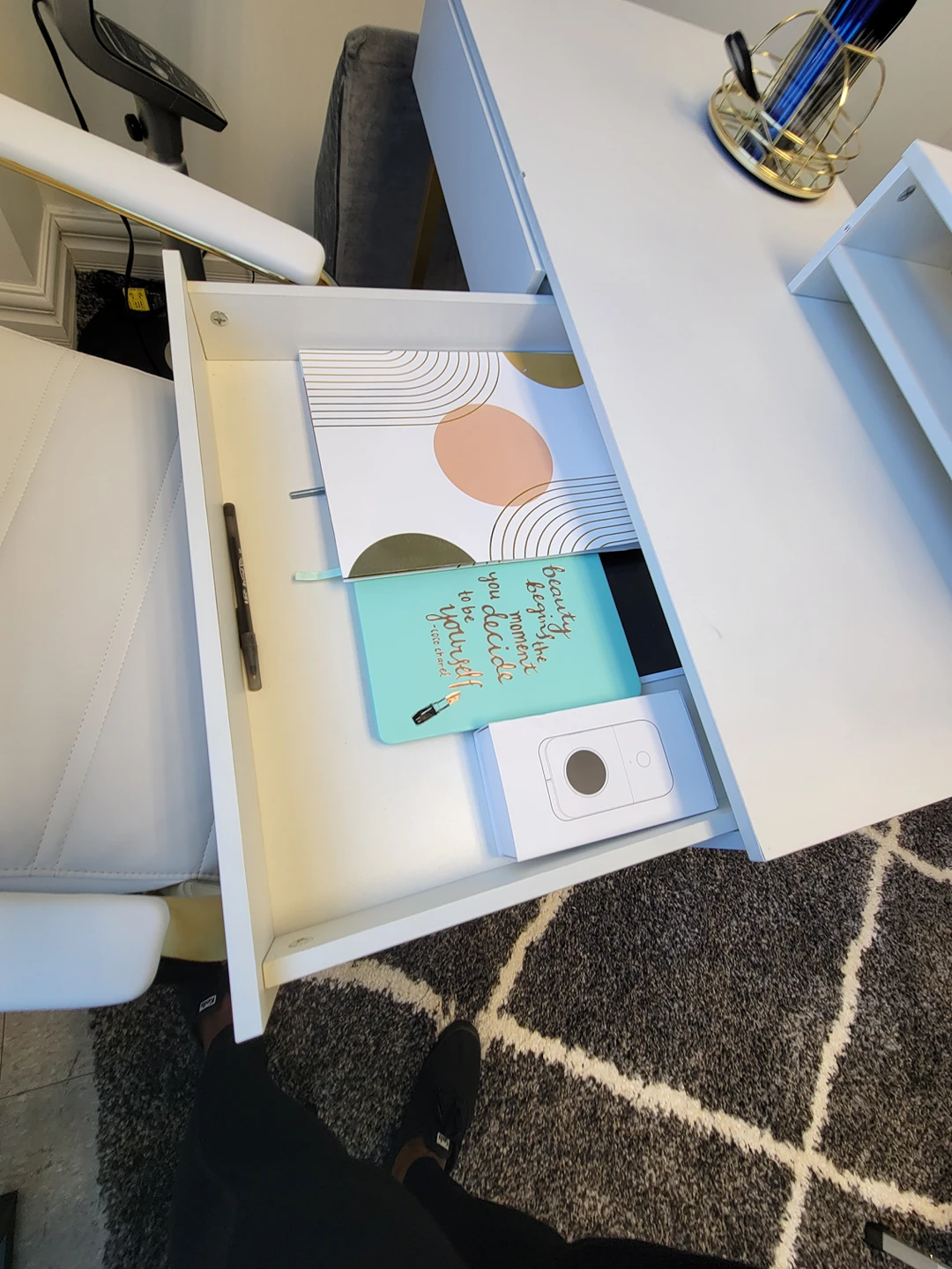 Makeup Vanity/ office desk - photo 2