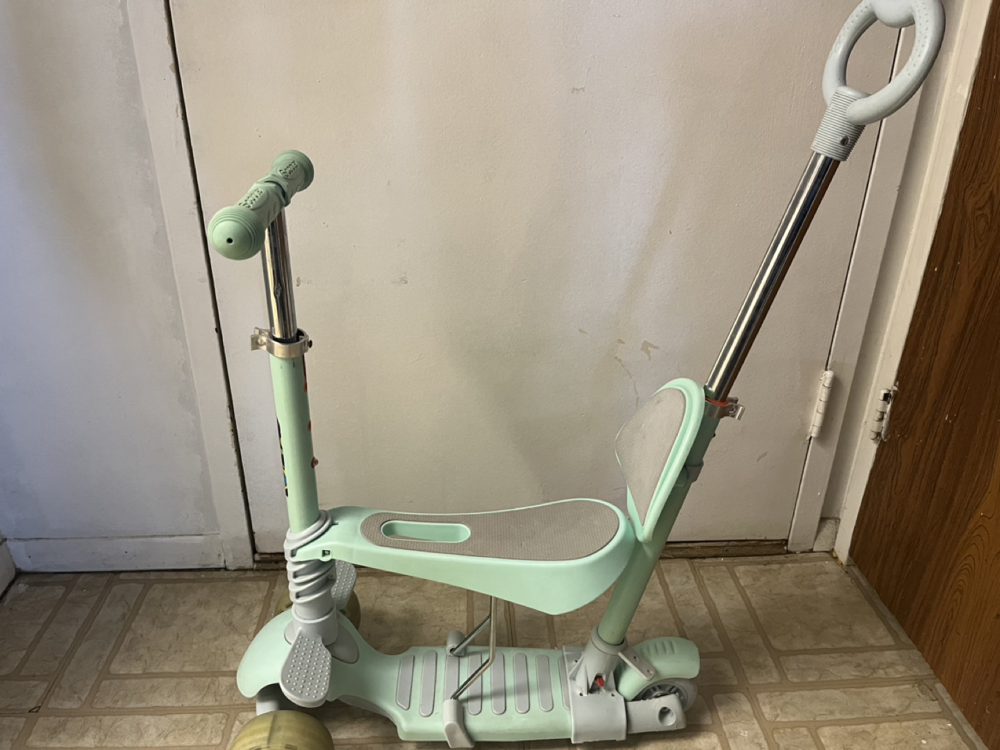 Kids/toddler scooter sit or stand thumbnail