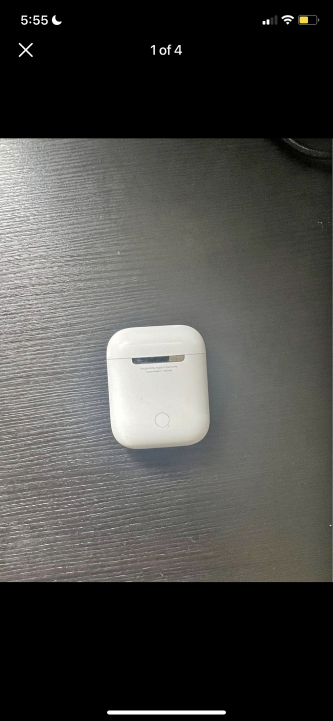 AirPod case with right pod. - photo 2