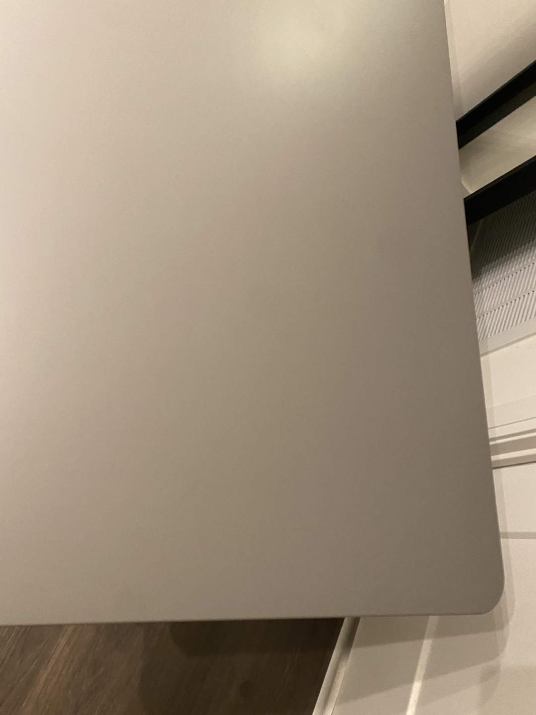 Desk - photo 3