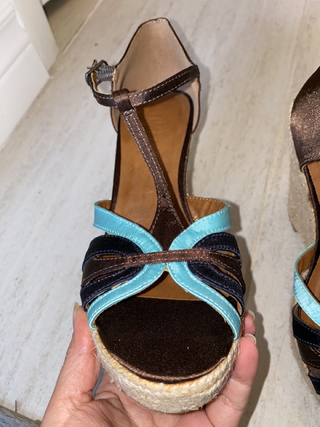 Summer platforms brown and teal blue accent image indicator(5)