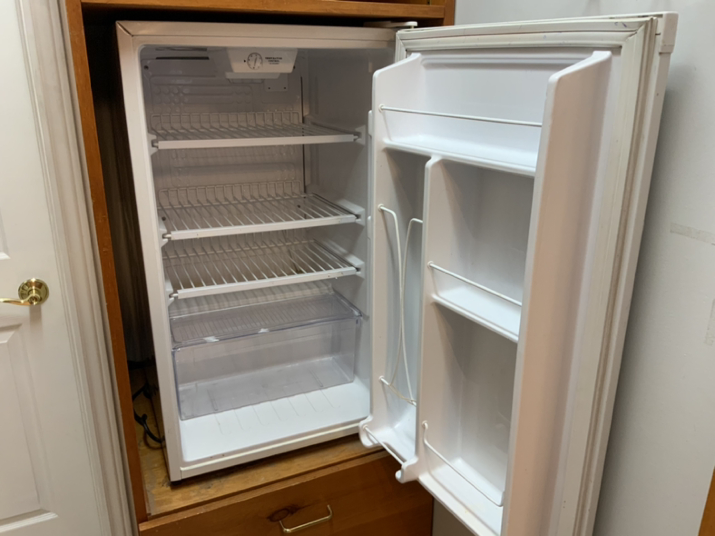 Mini bar fridge - photo 2