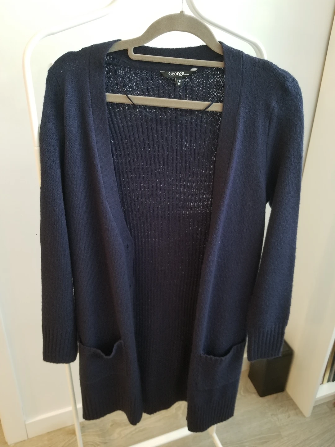 [FREE] Women's long sleeve cardigan thumbnail