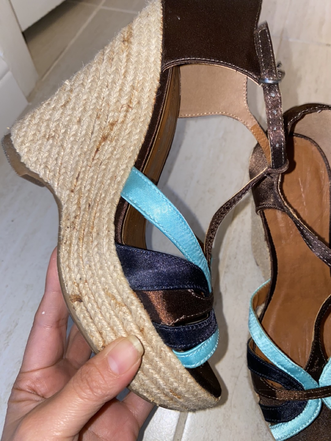 Summer platforms brown and teal blue accent image indicator(4)