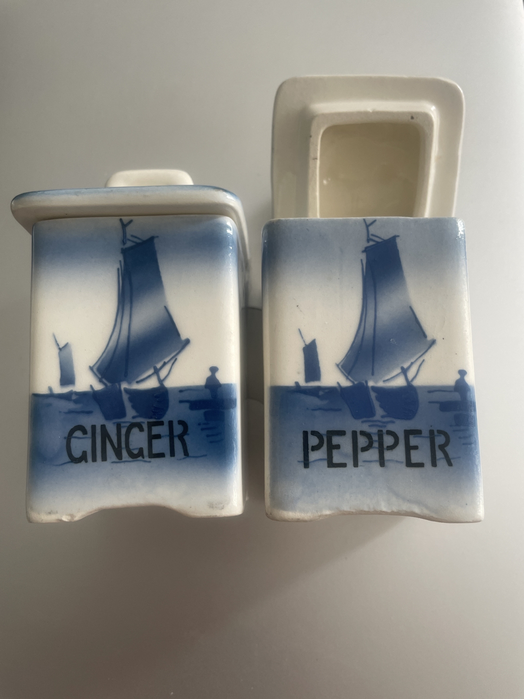 Ceramic spice jars (4)