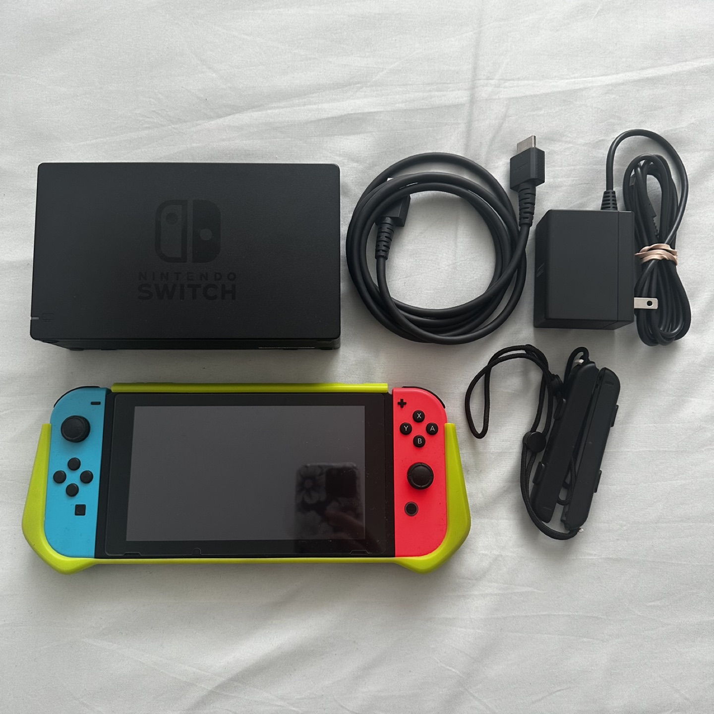 Nintendo Switch V2 slightly used/like new - photo 2
