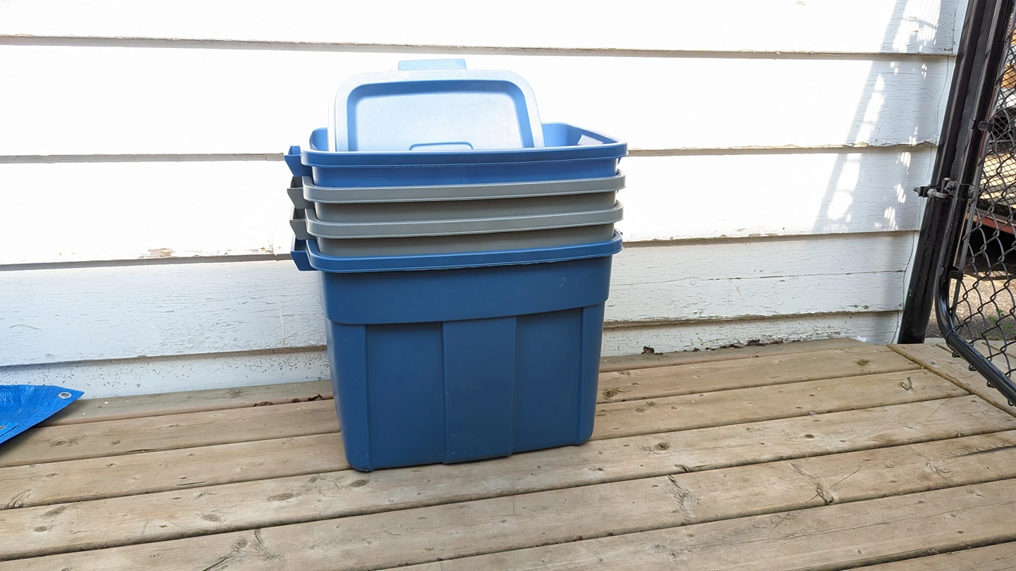 Assorted Rubbermaid Roughneck Storage Containers - photo 3
