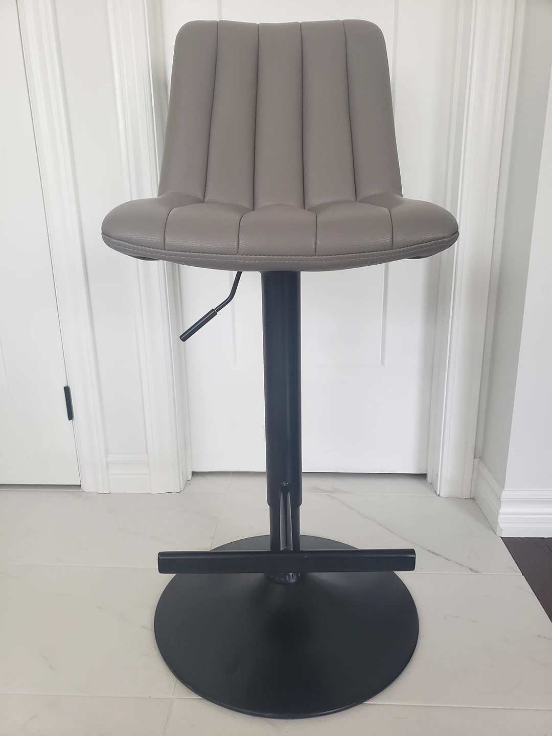 Bar stool