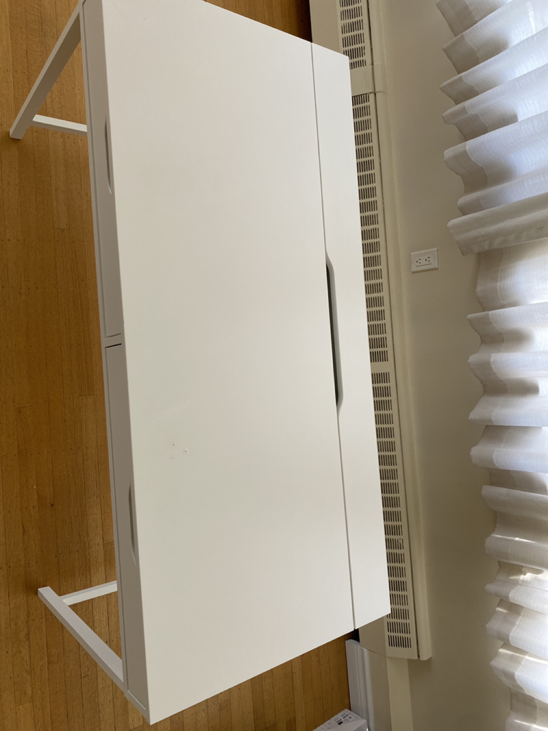 Desk - photo 3