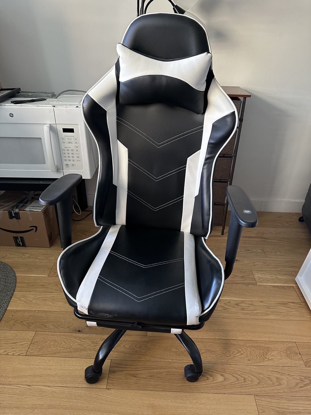 Reclining gaming chair
