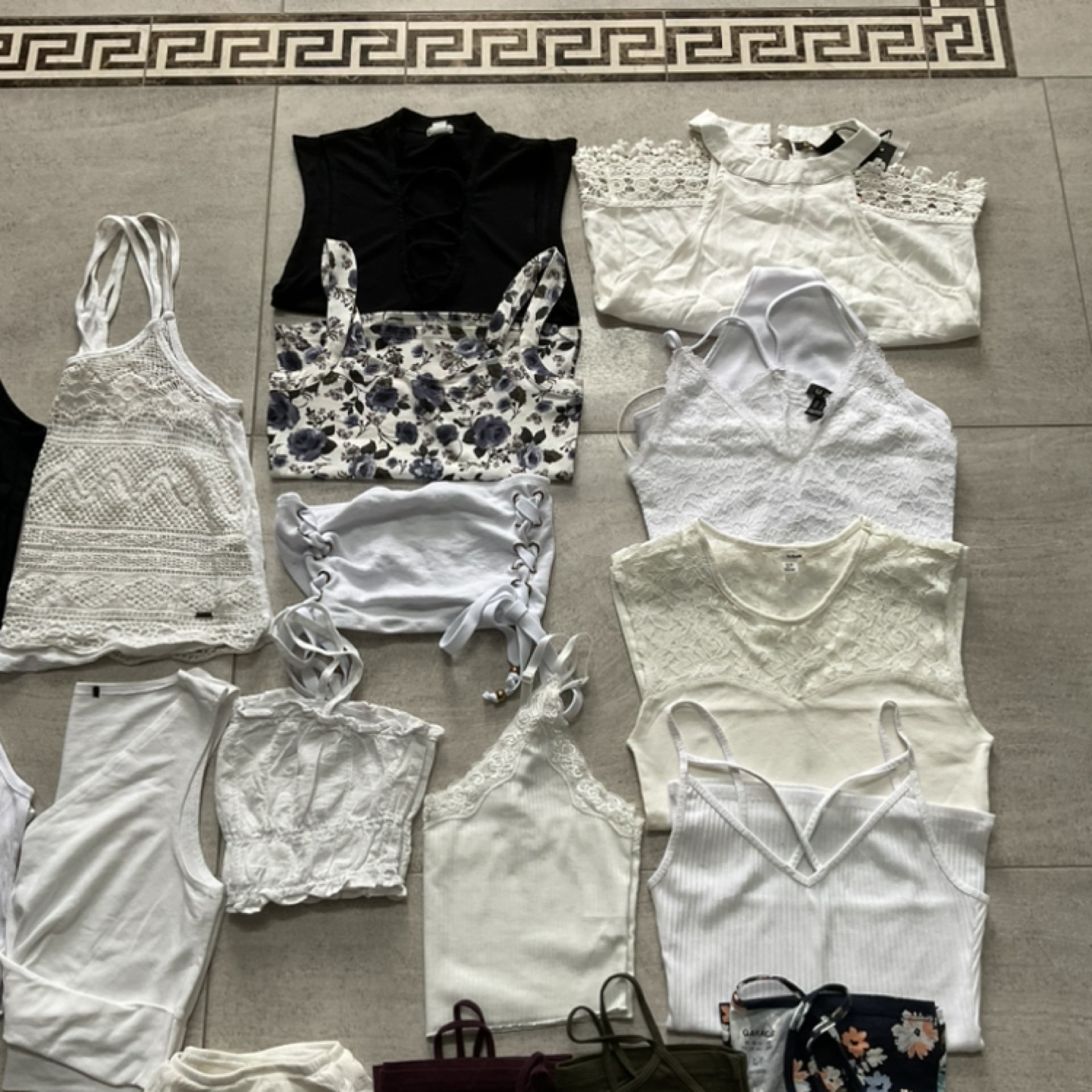 🎀 XS/S LOT OF 25 TANK TOPS 🎀 GENTLY USED - photo 3