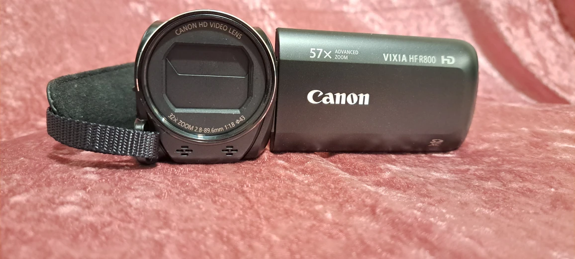 Cannon Vixia HF R800 HD - barely used - just like new - photo 3
