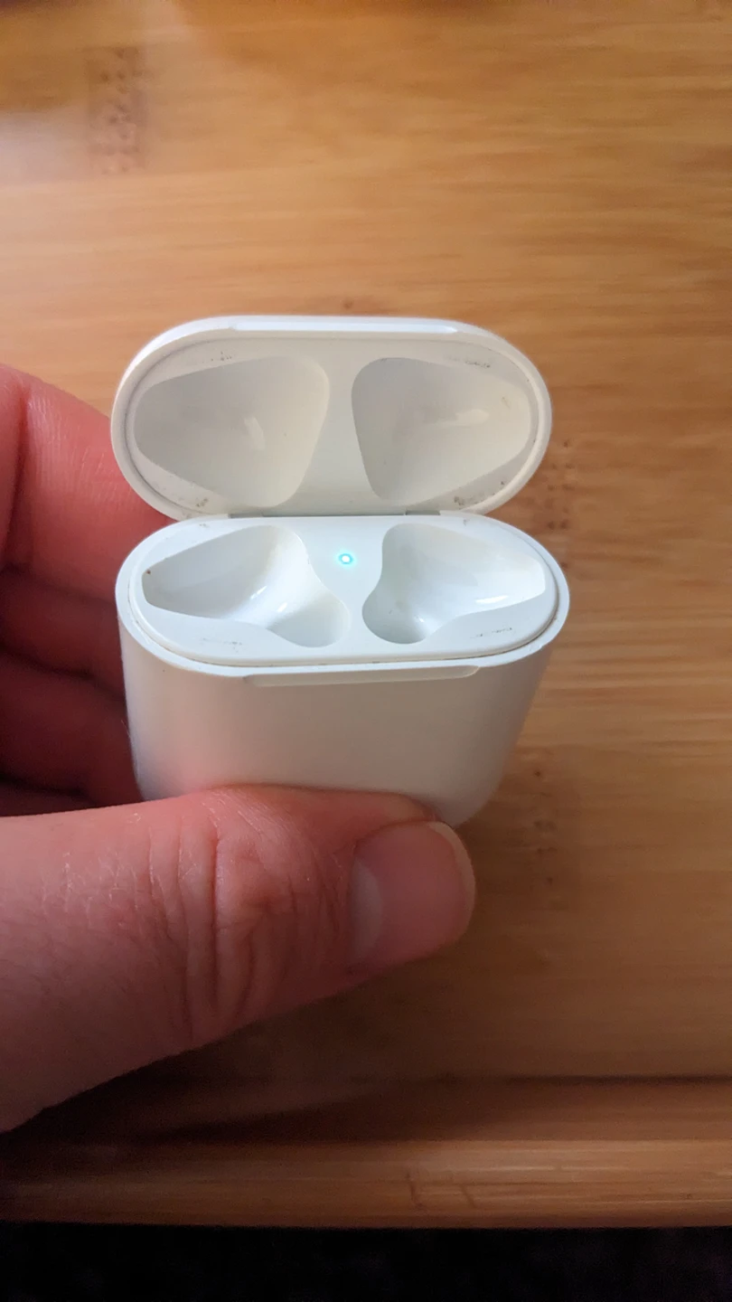 Charging case a1602 for gen1&2 AirPods - photo 3