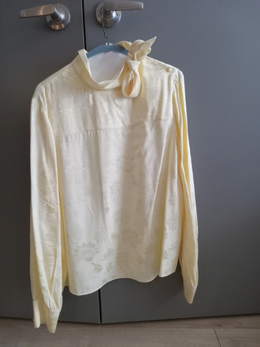 Aritzia blouse thumbnail