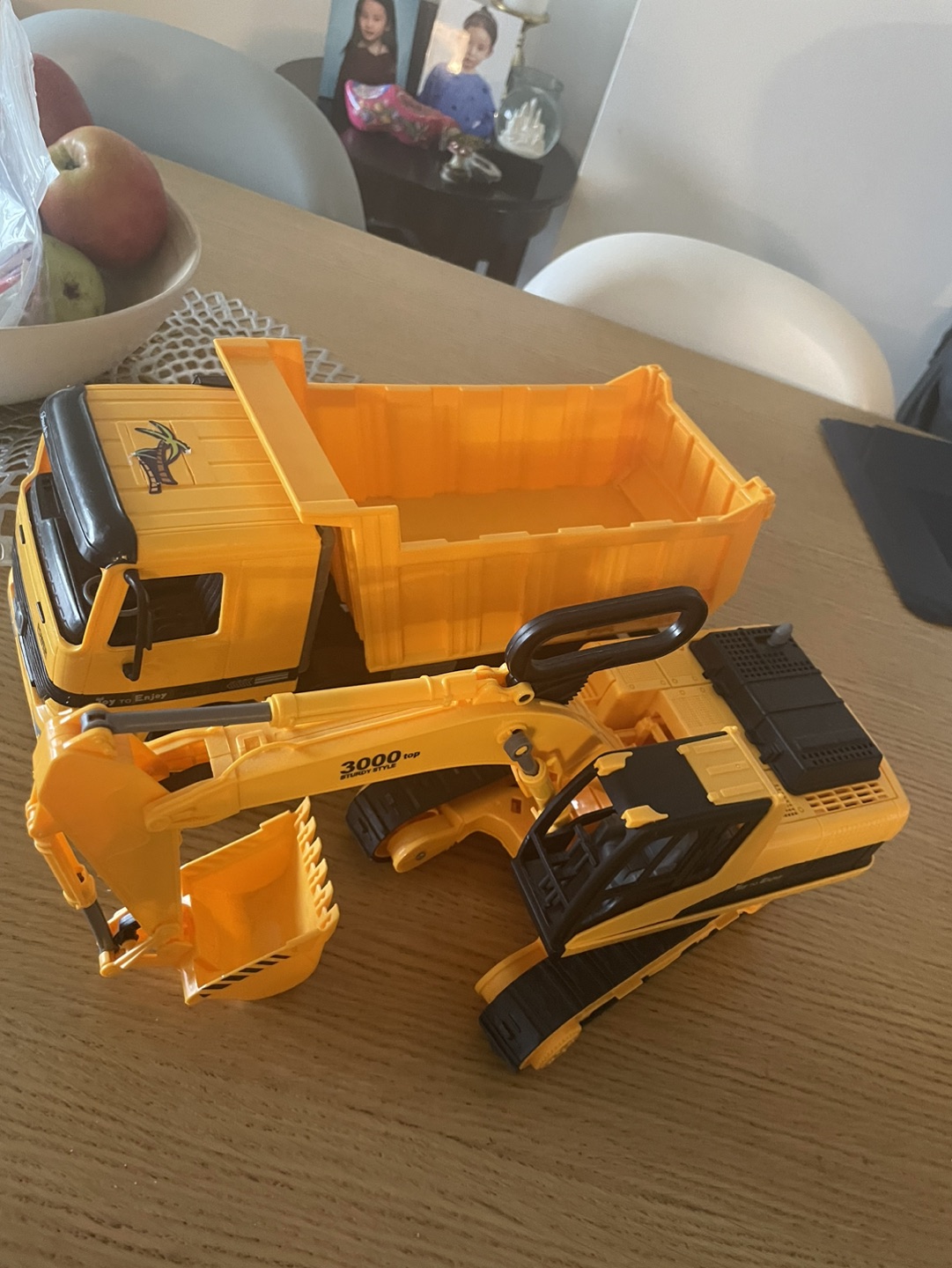 Excavator & Dump Truck Set - photo 2