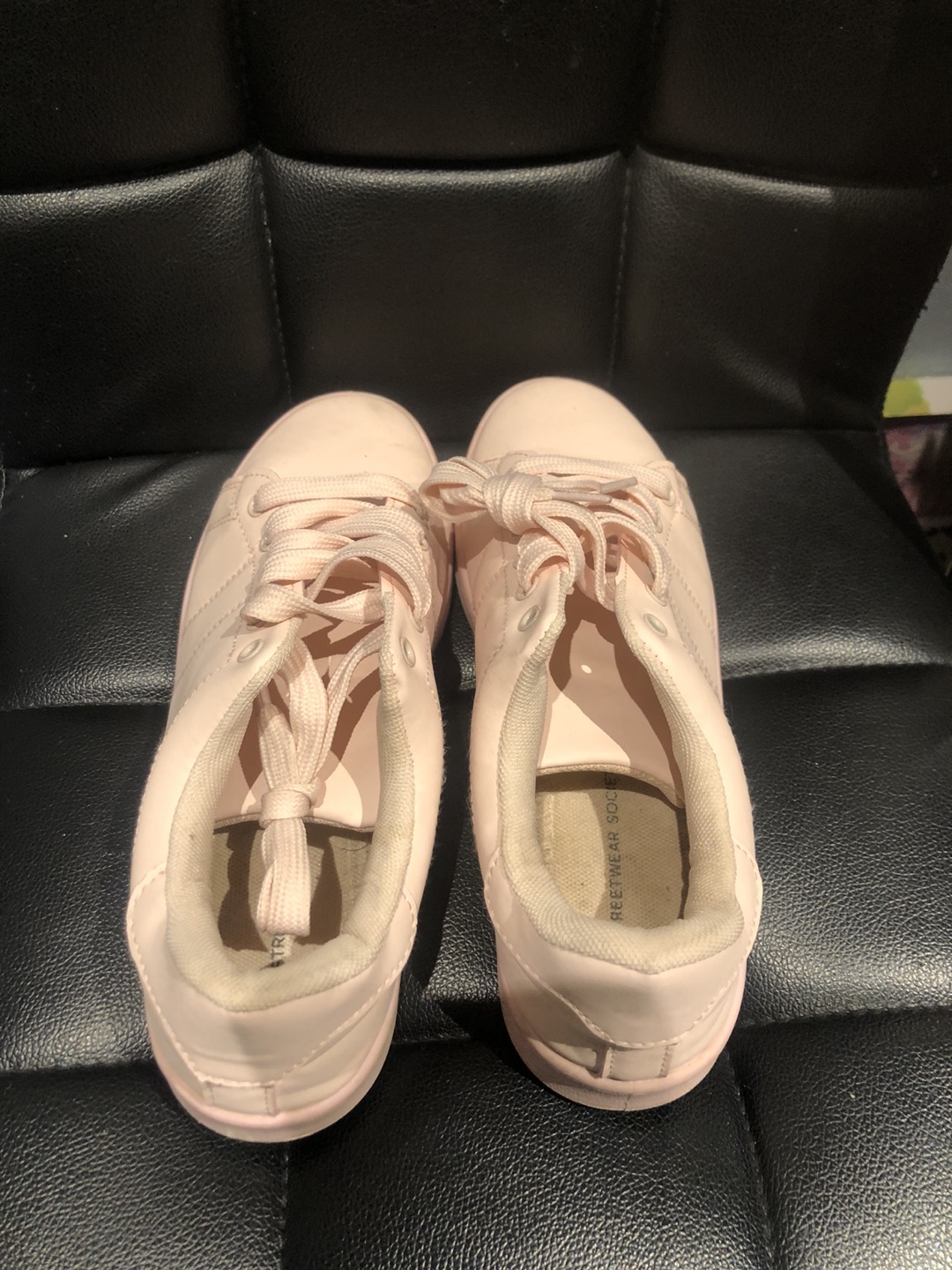 Pink women’s sneakers thumbnail
