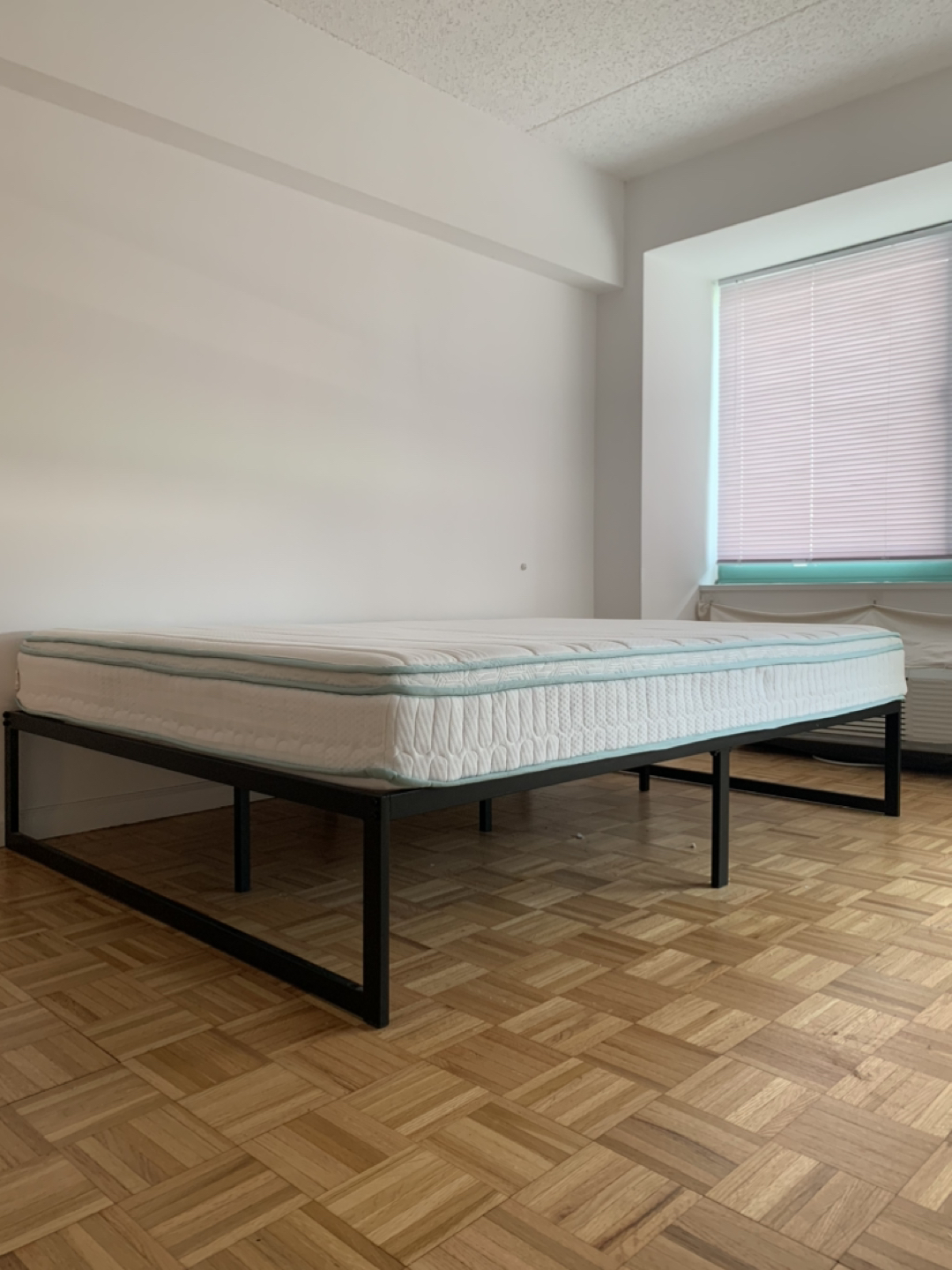 Queen size bed frame - photo 3