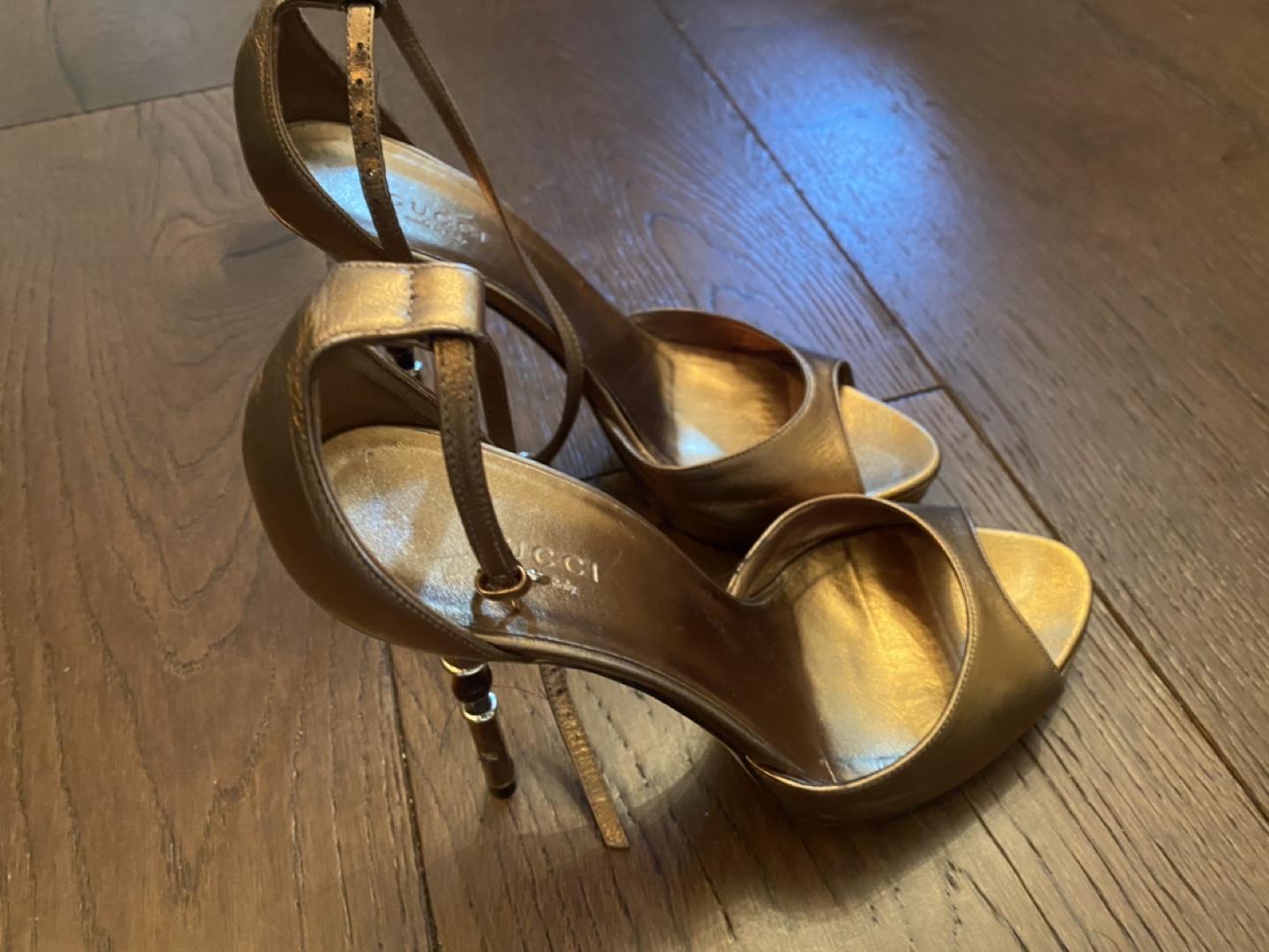 Gucci Shoes image indicator(2)