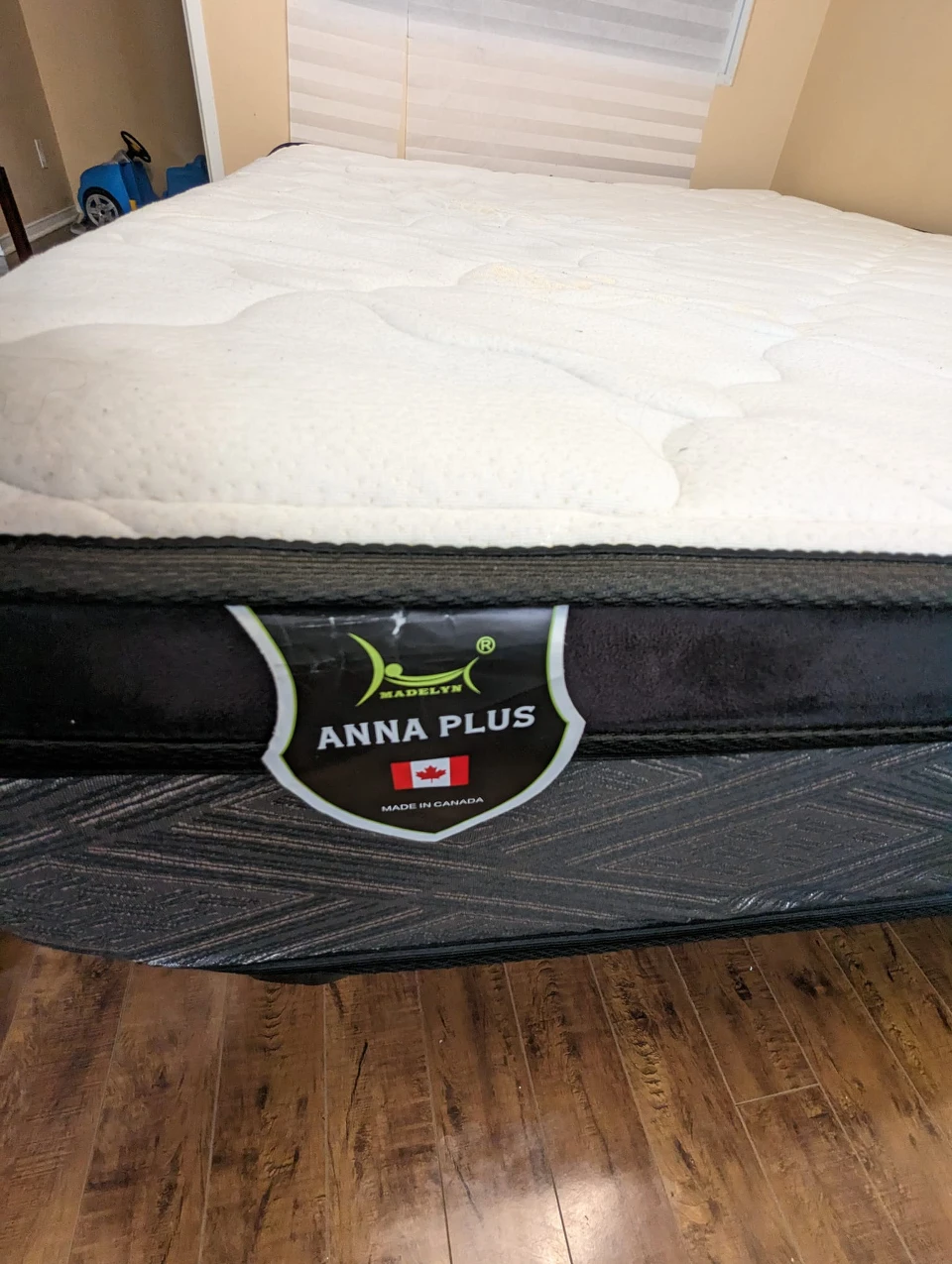 Queen bed in excellent condition - photo 3