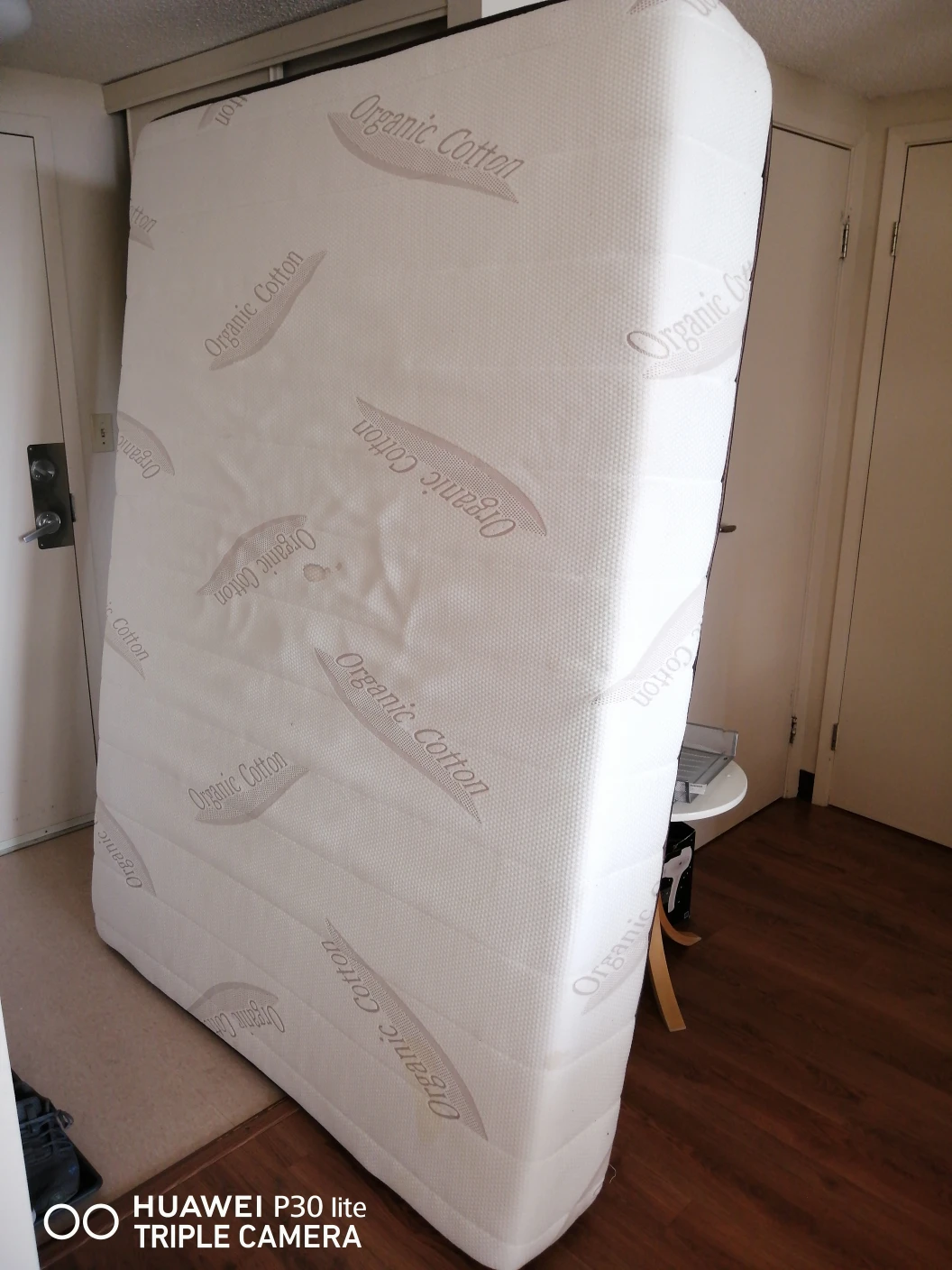 Queen size mattres thumbnail