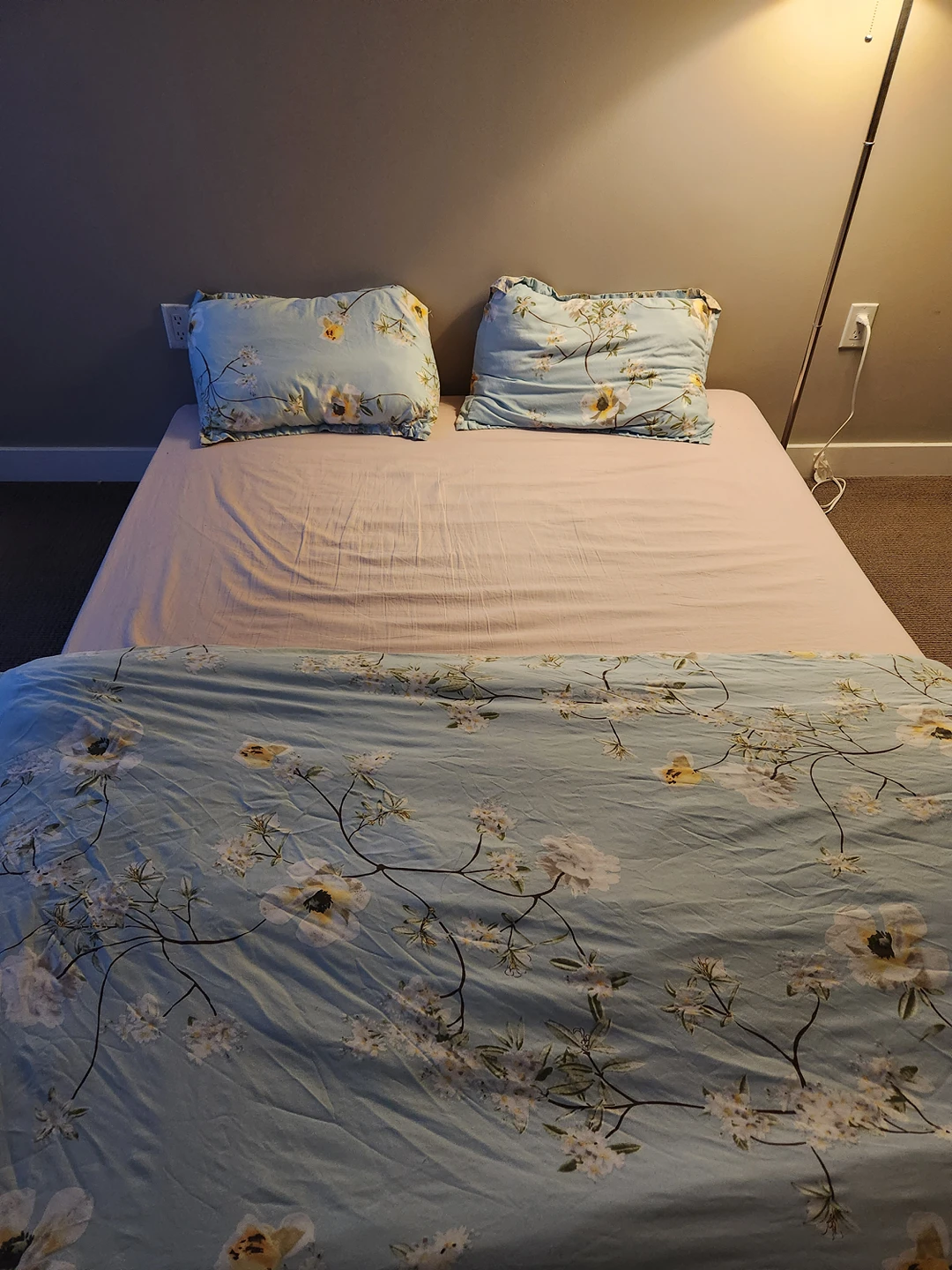 IKEA HAUGSVÄR Queen Size Hybrid Mattress+ 2 pillows - photo 2