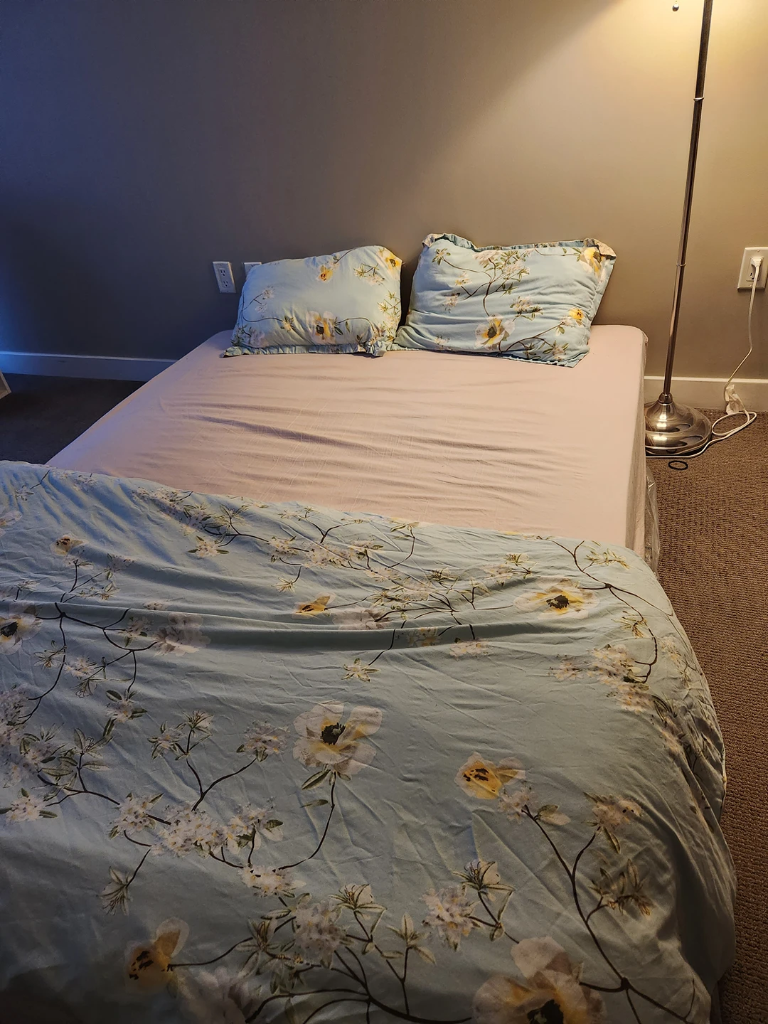 IKEA HAUGSVÄR Queen Size Hybrid Mattress+ 2 pillows - photo 4