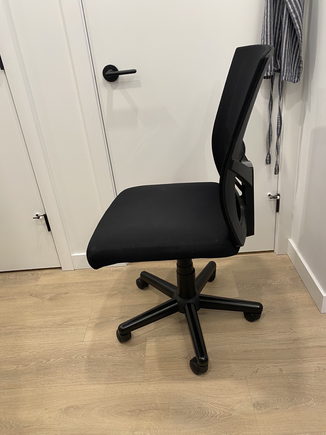 Staples Office Chair - photo 2