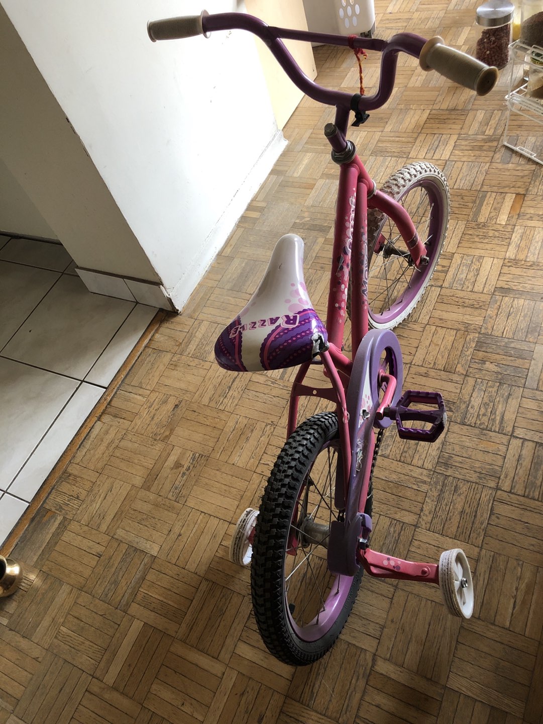 Urgent moving sale Girls Bike with Training Wheels (2-6years) - photo 3