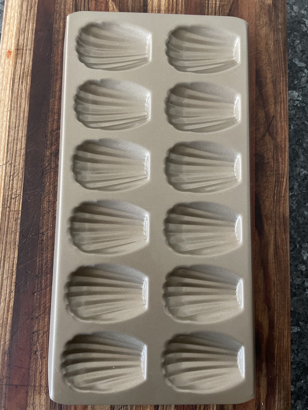 Madeleines pan. thumbnail