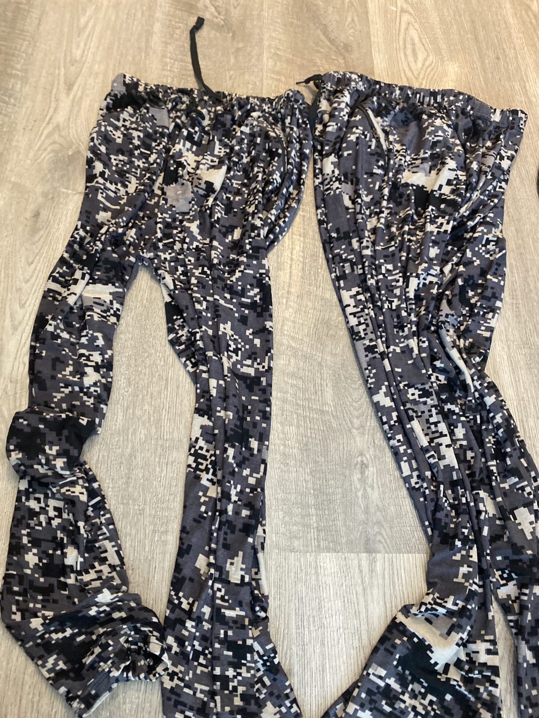 2 pairs of thin pants thumbnail