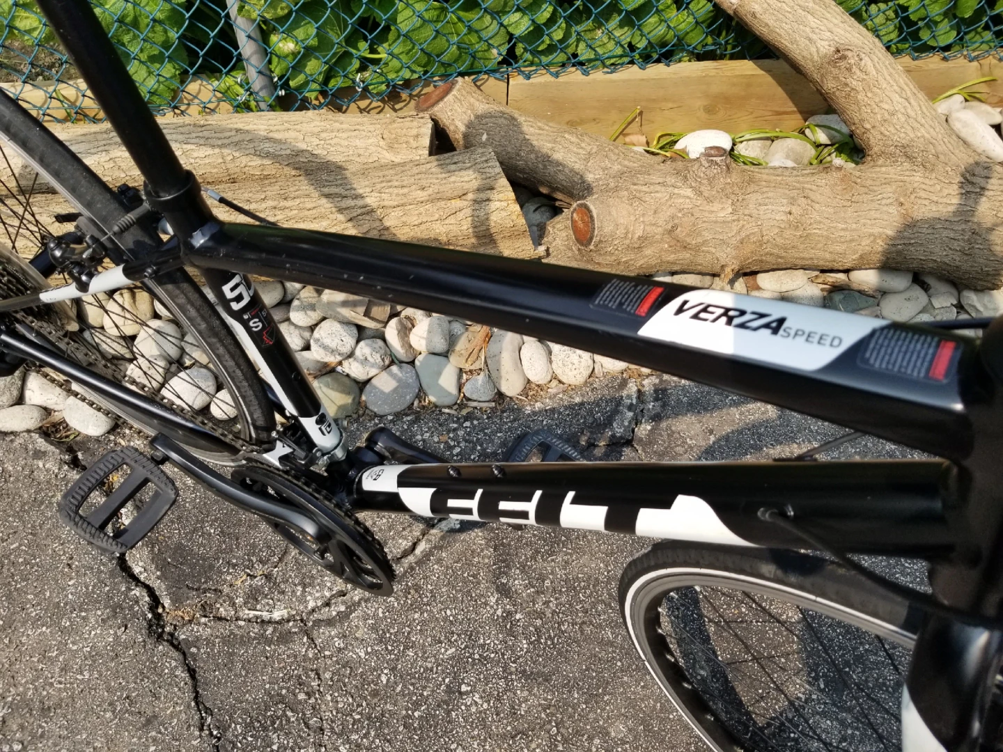 Felt Urban Hybrid Bike 21 spd image indicator(6)