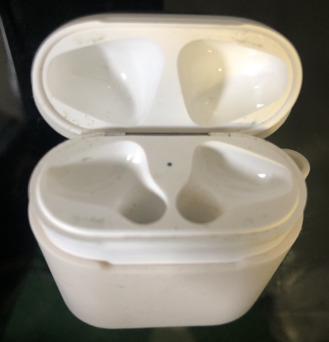 APPLE AirPod Case - photo 3