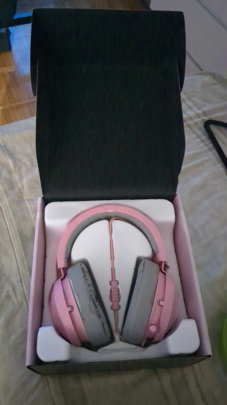 last week RAZER KRAKEN PRO QUARTZ headset with mic + kitty ears image indicator(5)