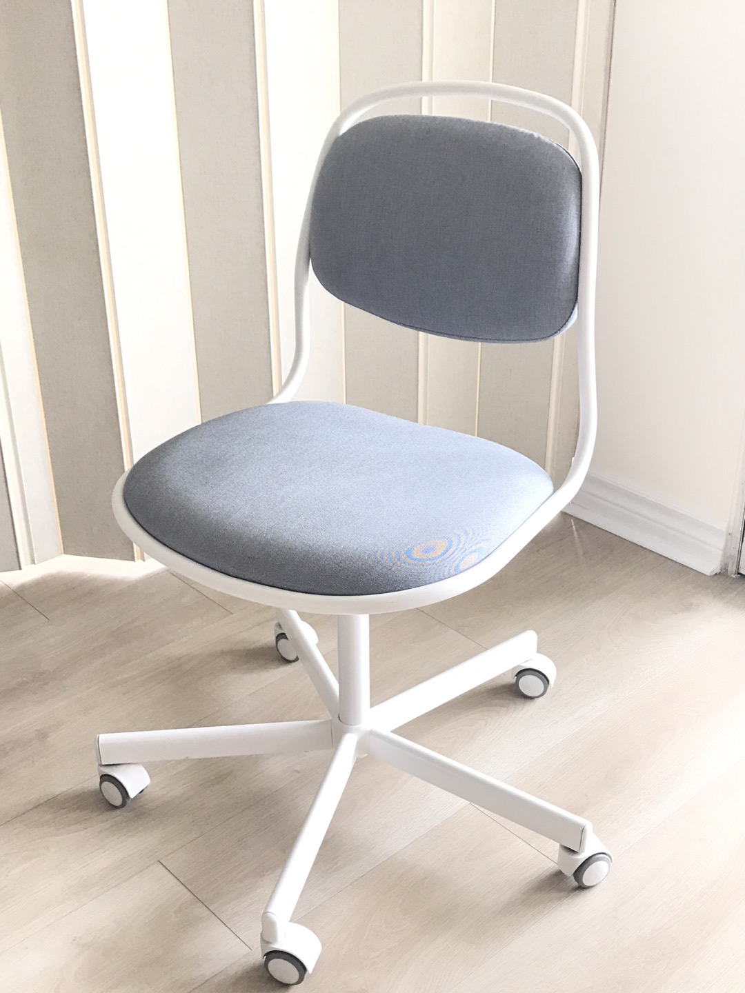 Ikea ÖRFJÄLL
Swivel chair, white/Vissle light gray 🌱 - photo 2