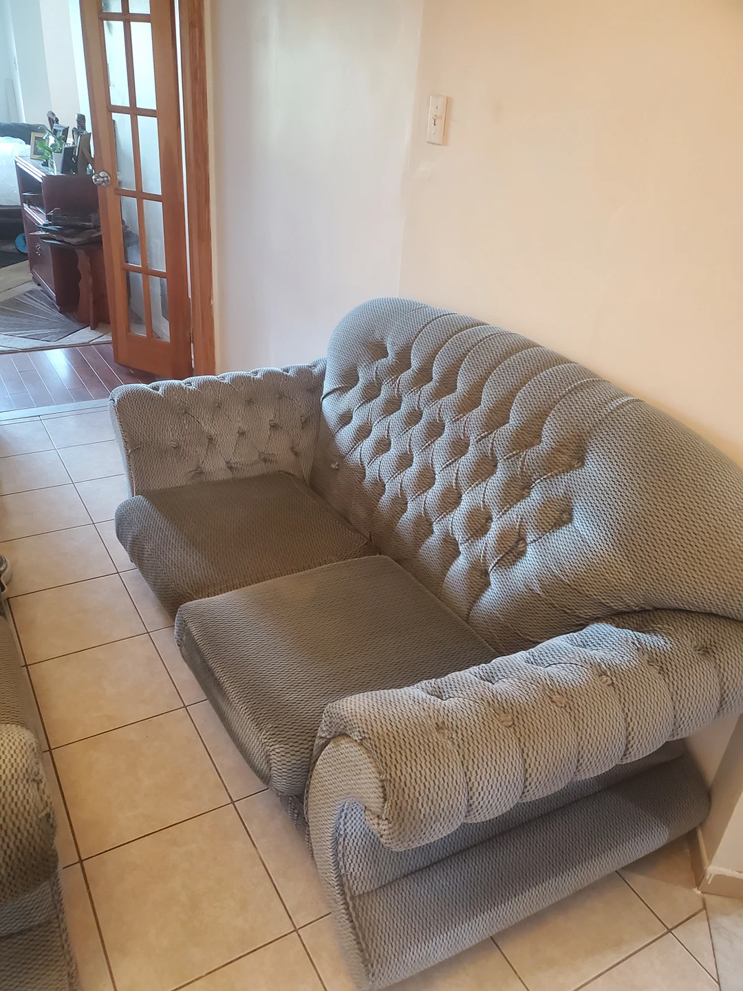 selling 3 couches - photo 3