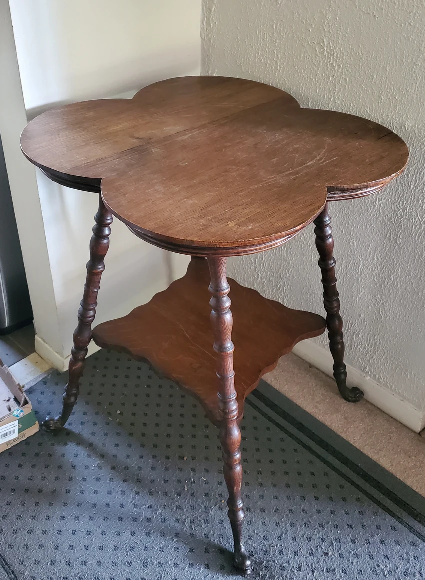 Antique Clover Table - photo 2