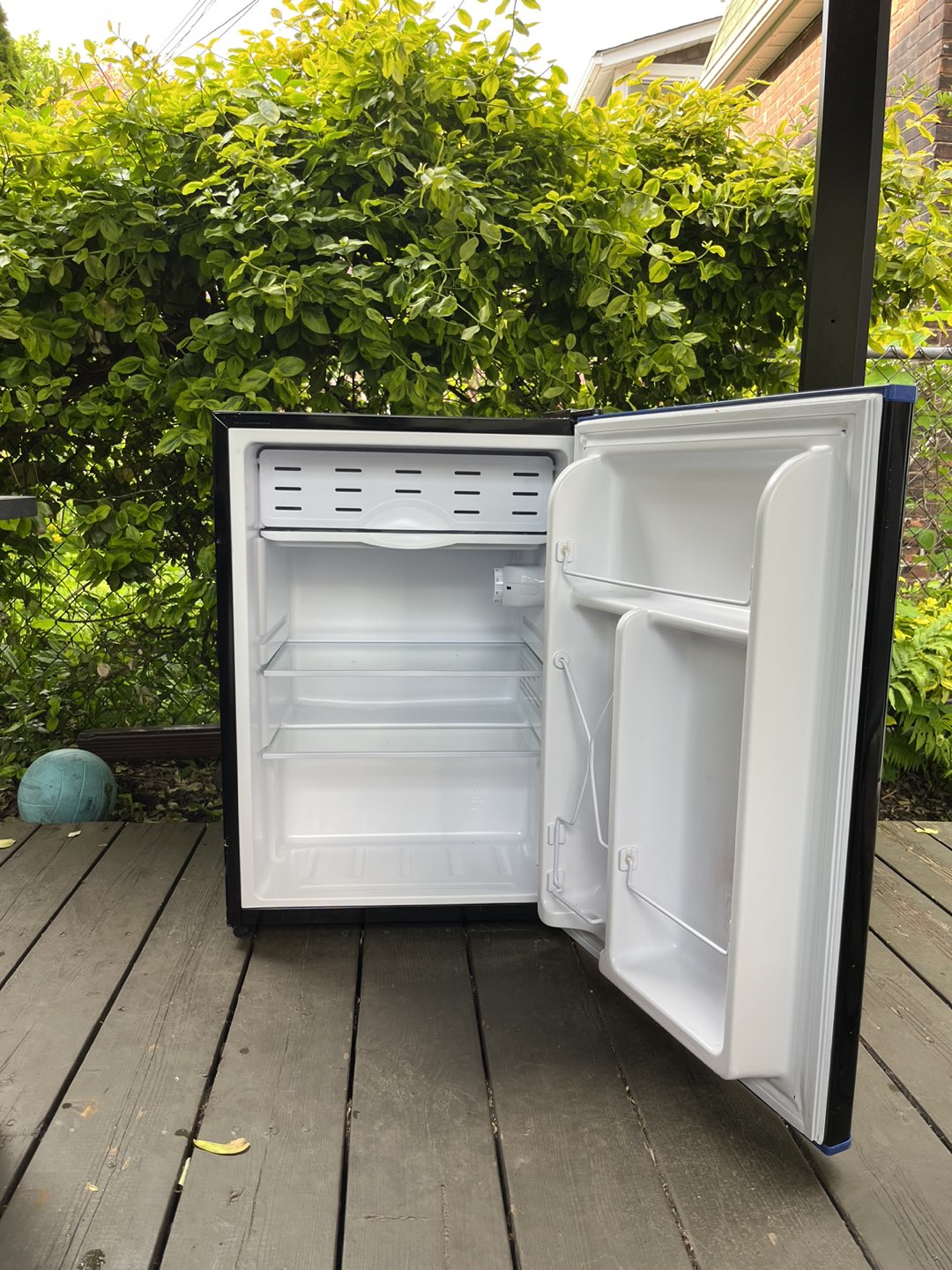 Black Insignia Mini fridge image indicator(2)