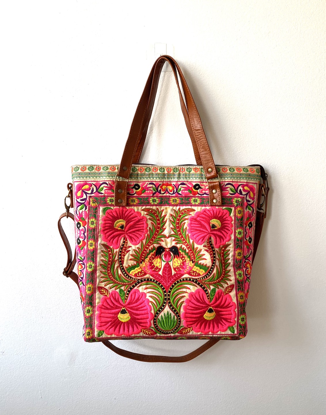 Hand made leather&embroidered beach tote bag from Thailand. image indicator(2)