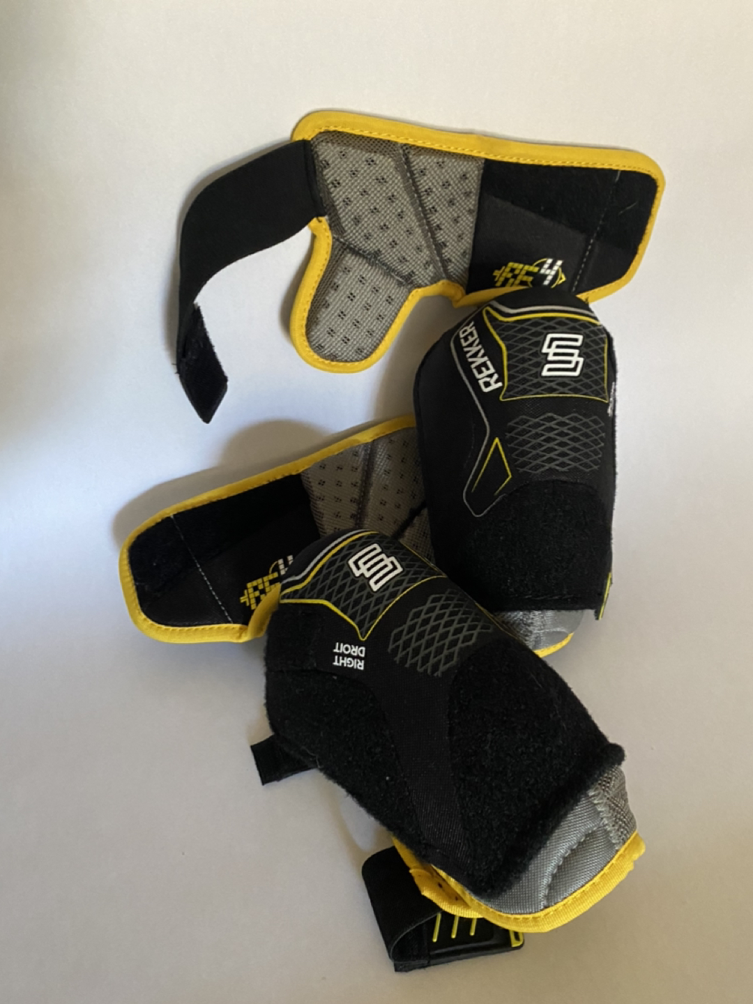 *Almost new* Elbow Pads image indicator(3)